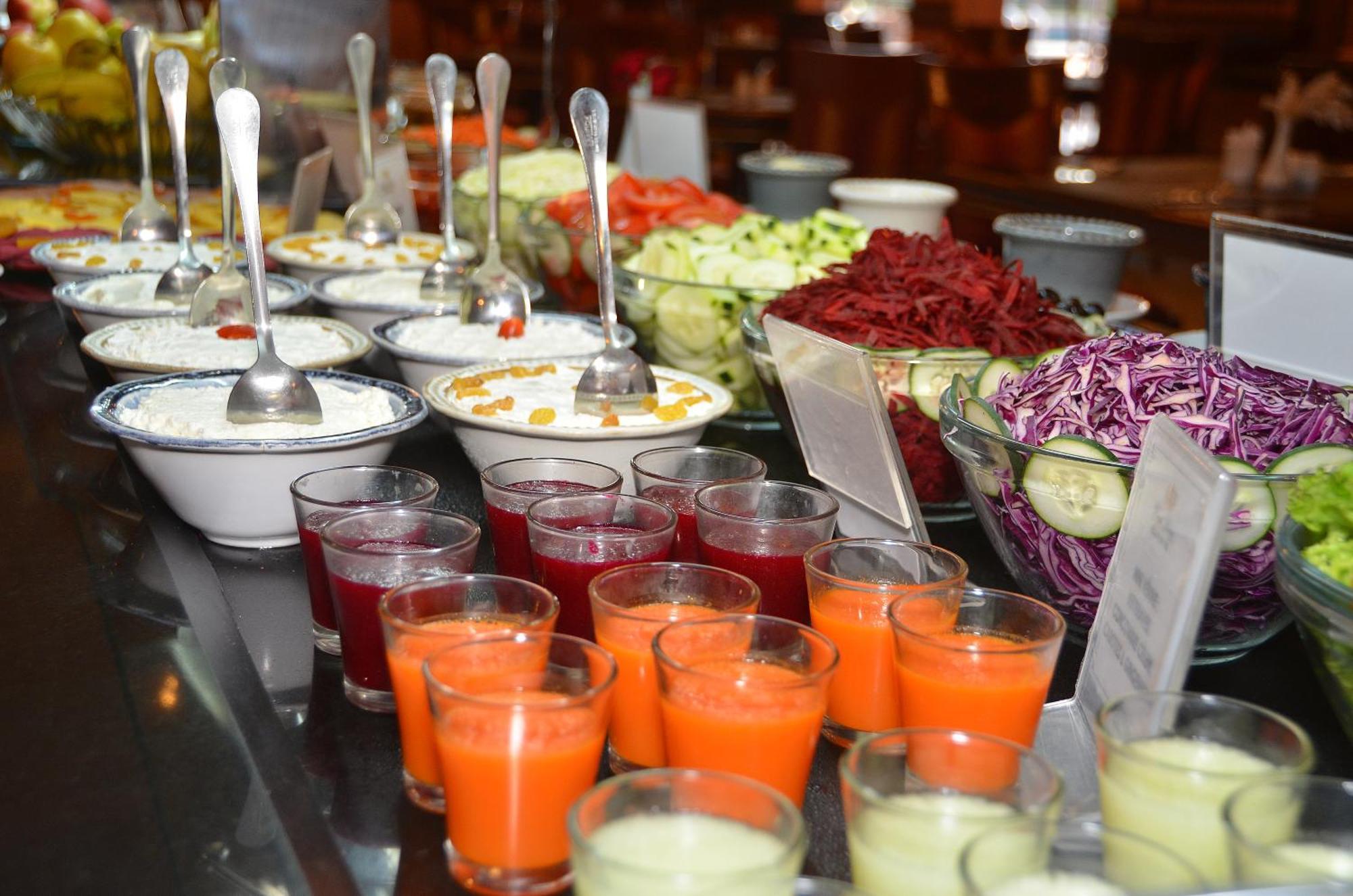 Royal Mirage Deluxe Hotel Marrakesh Exterior photo A salad bar